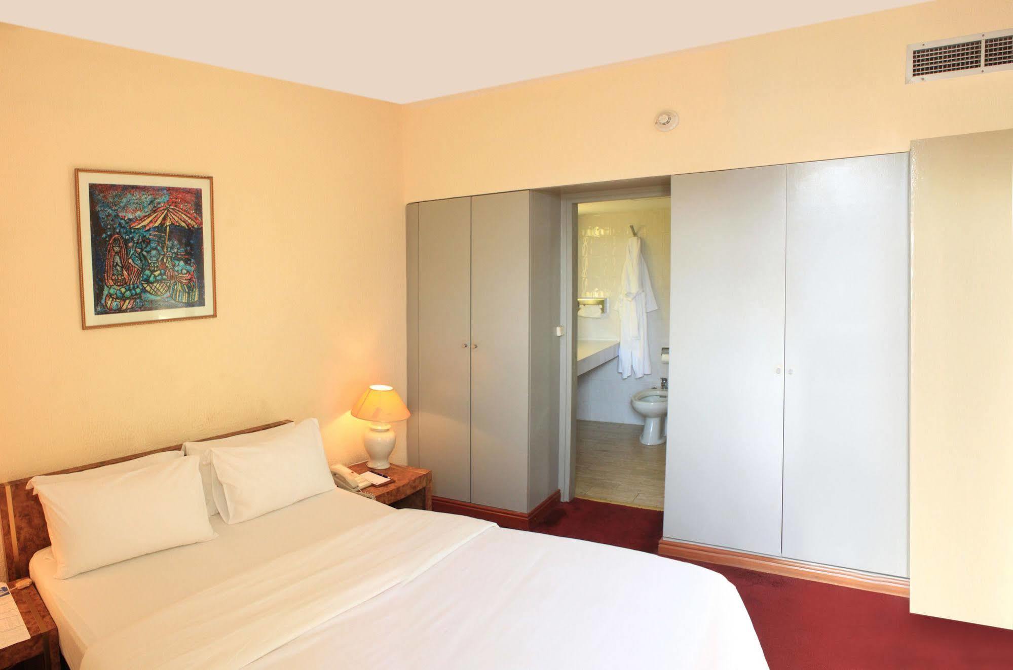 Hotel Mont Febe Yaounde Exterior photo